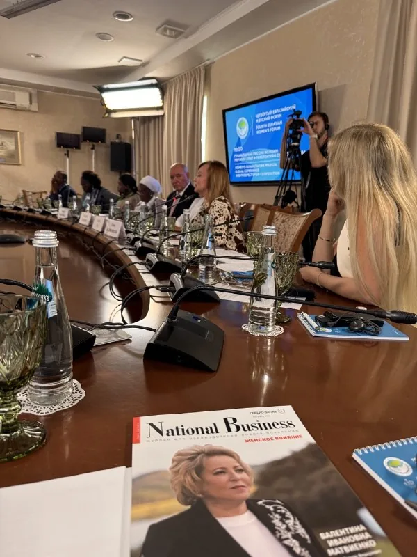 Участники конференции за круглым столом со спецвыпуском журнала National Business